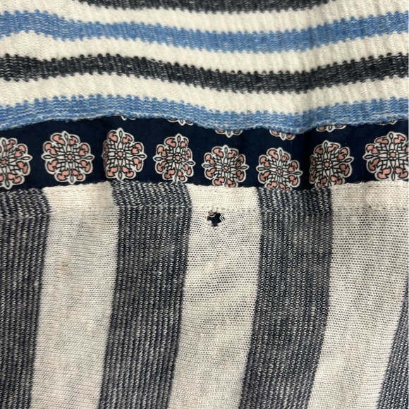 Free people top size small with flaw - Picture 6 of 6